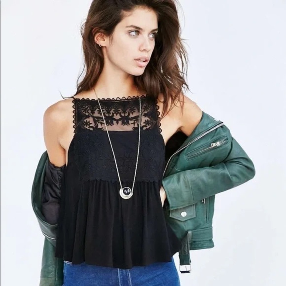 URBAN OUTFITTERS/KIMCHI BLUE Black Top